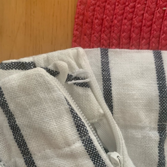 Chico’s!!! Great pants the side clasp is missing. - Picture 8 of 8